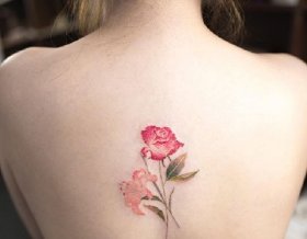 给你的身体纹上一朵花吧