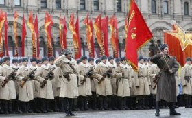1941年5月1日莫斯科红场举行了盛大的阅兵式