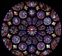 巴黎西南部的沙特尔大教堂壮美的彩色花窗