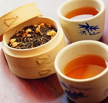 ���������ǲ�ׯʼ����1880�꣬Ŀǰ�ڶ�¥�����������ǲ��չݡ������ǲ�ׯ��װ�θ��ţ�����Ũ�صĻ�����Ϣ�������˴�ͳ�����Ρ���ߣ�����������ۡ������������Ͳ��ս���Ϊһ�壬���ܹ��ʲ��˵ĺ񰮡�
�����󾳸�Ϫ�������չݵ���ҵ����Ũ�������Զ���������Ͳ��ձ��ݺ�Ʒ��������ķ�ζ������Ĳ��չ淶����Ҷ�������ã��ȴ����˲��Ļ����ִٽ�������������ۡ�