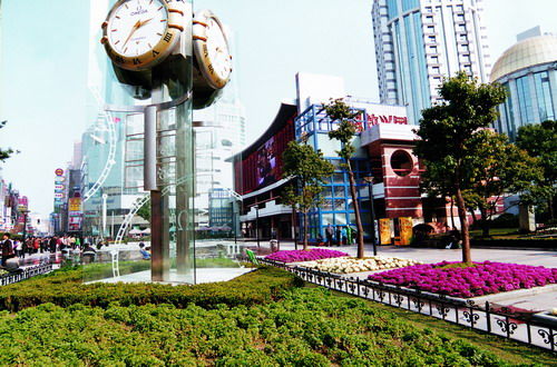 ��·�ŵ佨��
����19��--���з��꣨Palace Hotel, 1908�������ƽ������¥
����20��--ɳѷ���á��������ꣻ���ƽ���걱¥
����98-114��--������˾
����99�š��Ĵ���·346��--�����¥��1937���������¥
����114-142��--��ͬ��¥���Ȱ����¥
����151-171�ţ�����·�ڣ�--���״�¥
����181��--������¥��1931��
����353��--��½�̳��������¥��������¥������ŷ���̳ǡ������̶�
����627-635��--�ϡ���������˾��1918�����������á���������
����690��--��ʩ��˾��1917��--�Ϻ�ʱװ��˾�����Ƿ���
����720��--���¹�˾��1925��--�Ϻ���һʳƷ��˾
����830��--���¹�˾��1934��--�Ϻ���һ�ٻ�