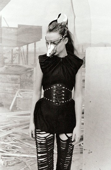 �������