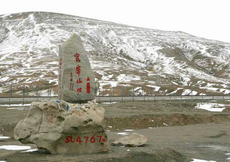 令人望而却步的昆仑山“地狱之门”