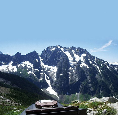 美国华盛顿特区的波斯顿湾高山营地附近的约翰内斯堡山上,这座山属于喀斯喀特山脉的一部分。从开阔性来讲,这个全开放型的马桶无厕能敌。
