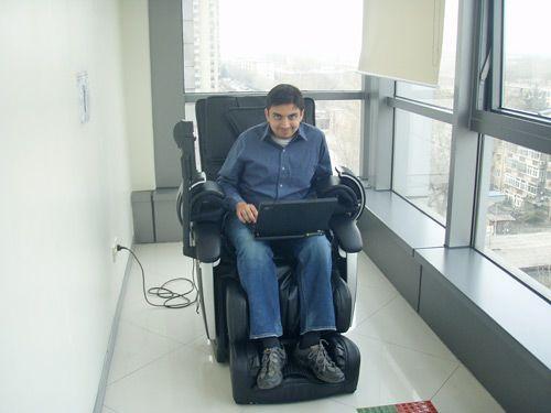 ��������������λ����Ա��һ��ֱ�����űʼǱ��ڰ�Ħ���Ϲ�����