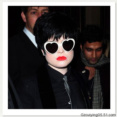 10大最震撼的明星配饰 10大最震撼的明星配饰