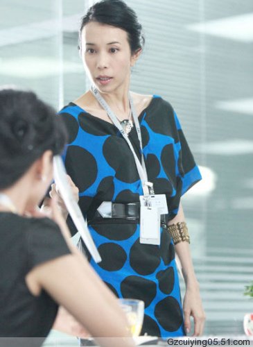 众女星学杜拉拉 <wbr>蓝色礼服减龄不费劲 众女星学杜拉拉 <wbr>蓝色礼服减龄不费劲