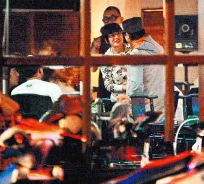 赵薇蔡康永打招呼