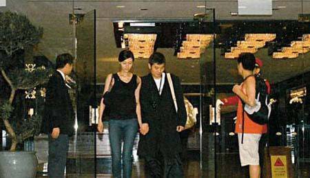 李嘉欣深夜会矮男