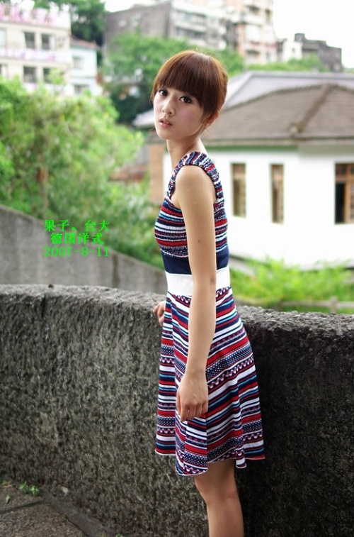 小公主果子聲明 我是美女中的美女 - 怜香惜玉 - 天天开心
