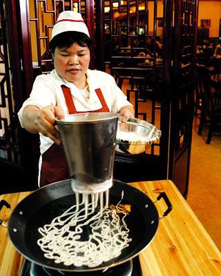 ���� ���� ��ɫ С�� ��ʳ