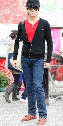 20款开襟毛衣 <wbr>应对三地温差 亮眼红色