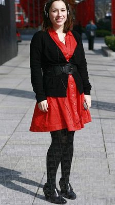 20款开襟毛衣 <wbr>应对三地温差 红黑搭配时尚经典