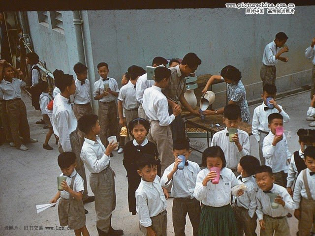 五十年代香港风情(彩色老照片) 五十年代香港风情(彩色老照片) - 幻尘 - asiastudio 的老照片博客