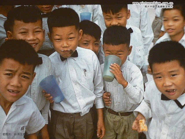 五十年代香港风情(彩色老照片) 五十年代香港风情(彩色老照片) - 幻尘 - asiastudio 的老照片博客