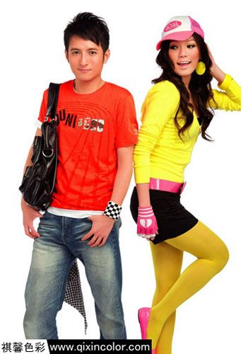 两个糖果般的小情侣