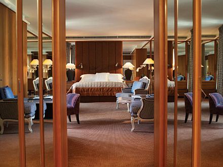 �����ߣ������ɾƵ�(Le Richemond)����ķ��»����׷�(Royal Armleder Suite)---ÿ��18900��Ԫ