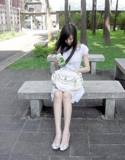 Ʒ