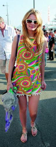 最新款墨镜与鞋的搭配非常精彩