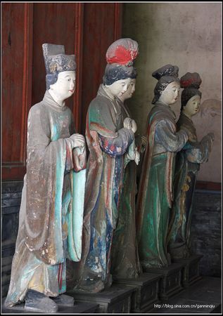 “Ů”