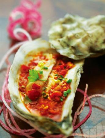 湖南剁椒拍蒜蒸冰岛生蚝 湖南剁椒拍蒜蒸冰岛生蚝